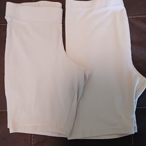 Torrid & Zenana Premium Wms Cream Bike Shorts Size 1X